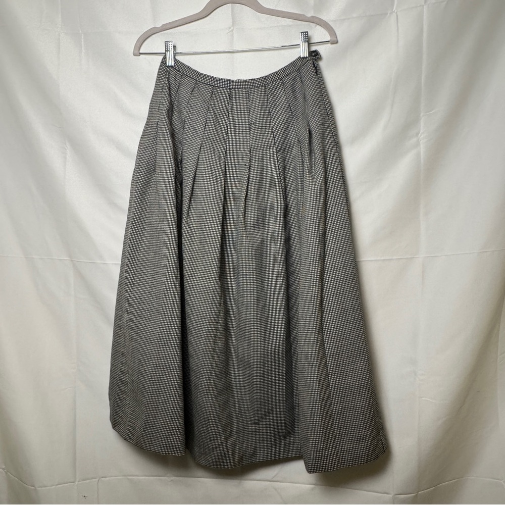 Vintage Wool Houndstooth Skirt Size 8,
33 inch Long